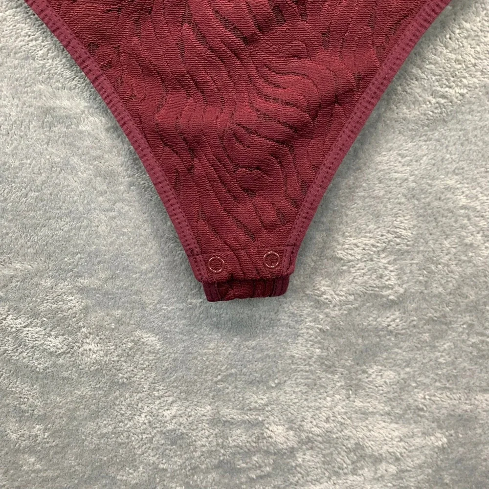 Babaton Red Textured Bodysuit Medium Sleeveless Square Neck Minimalist Aritzia - Picture 9 of 14